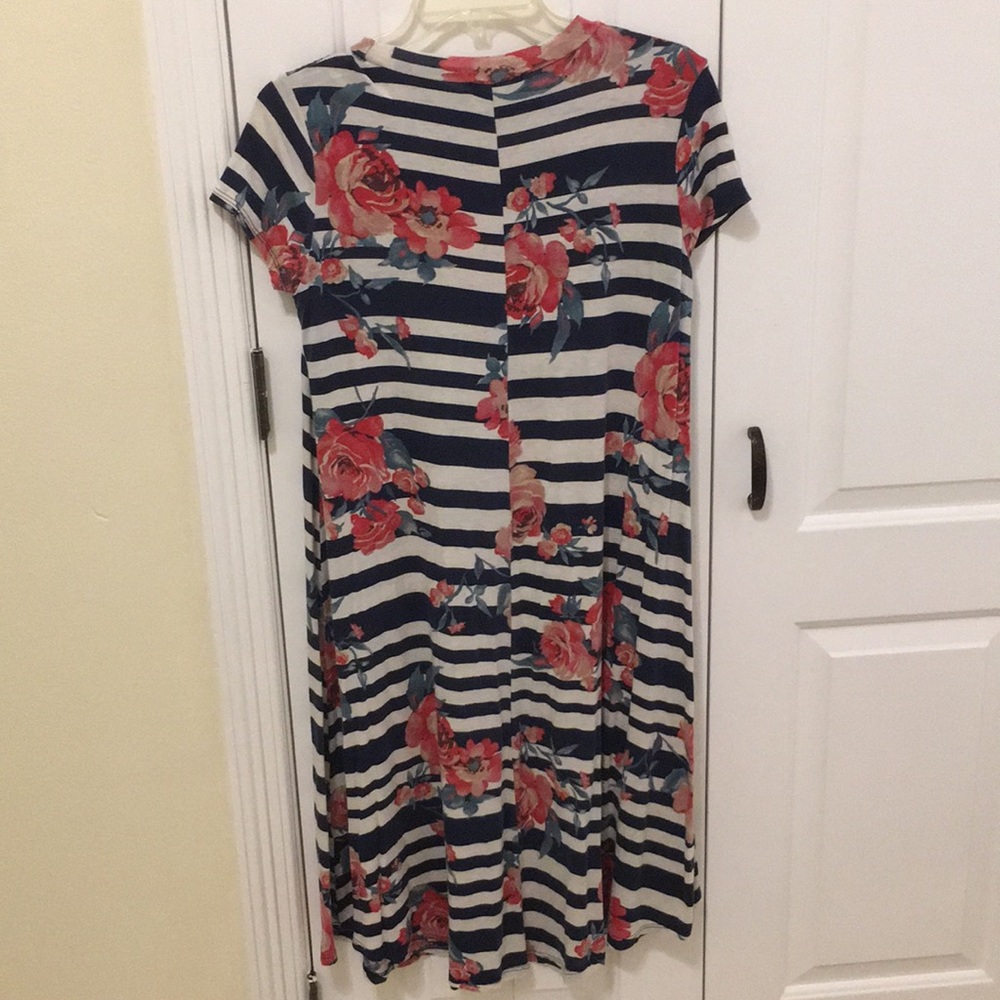 Dress - Picture 3 of 3